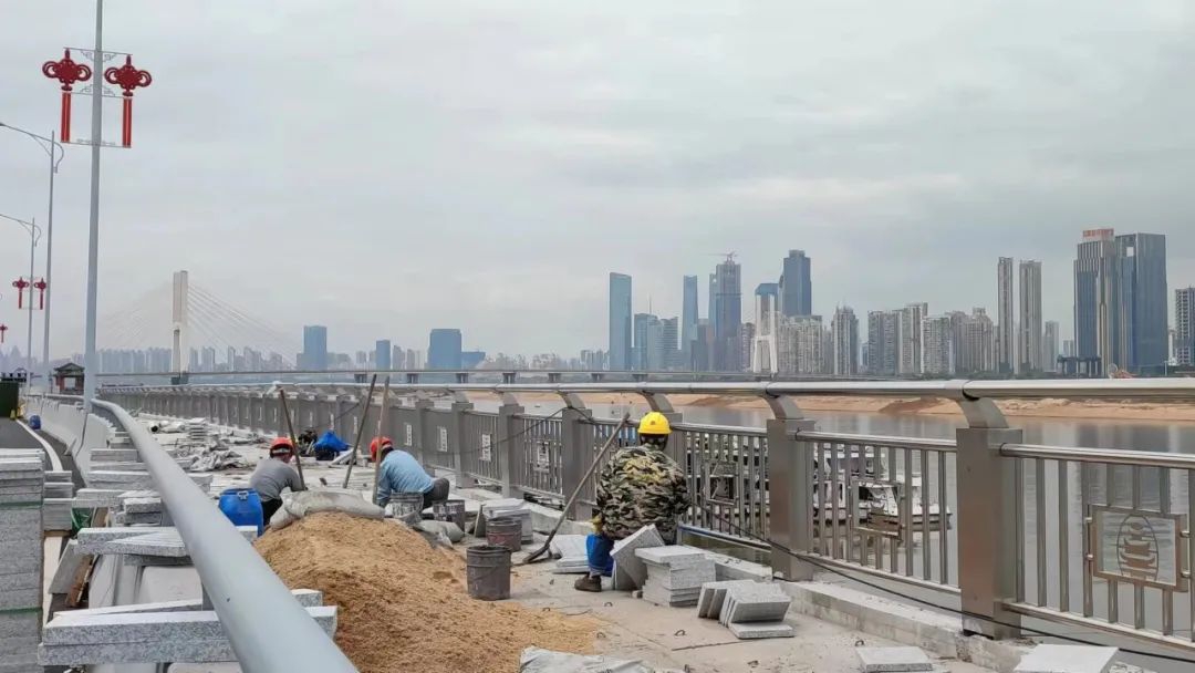 ���г����º����ؽ��б��������ˢ����Ŀ����������غ���Ŀ����